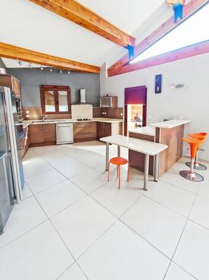 Maison - 240 m² - 6 pièces