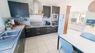 Maison - 206 m² - 8 pièces