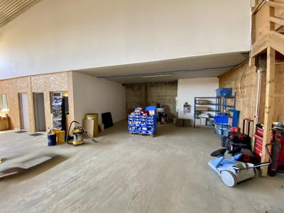 Local d'activités - 375 m²