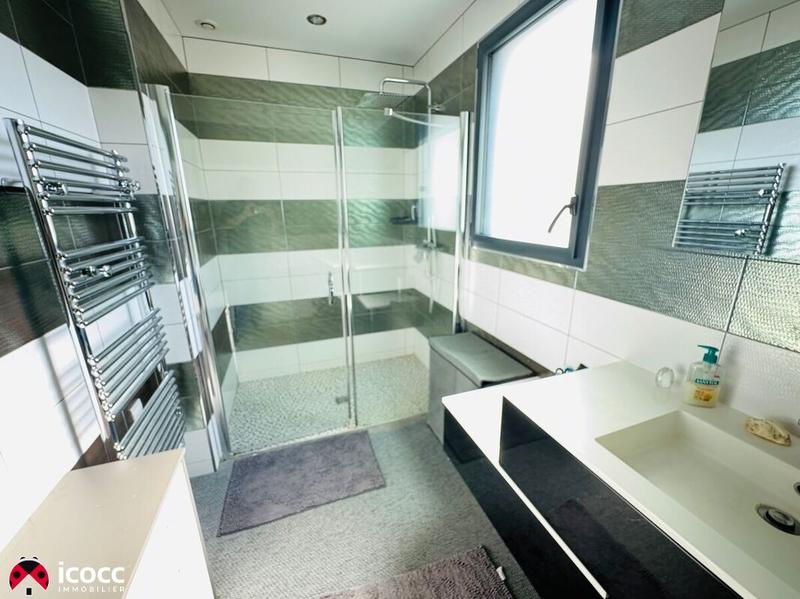 Maison - 303 m² - 11 pièces