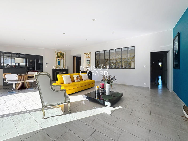 Maison contemporaine - 202 m² - 7 pièces