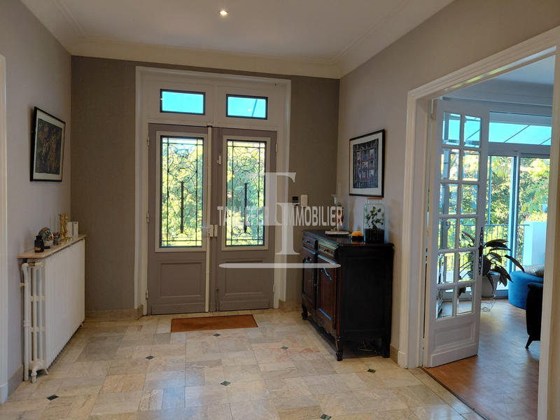 Maison - 220 m² - 7 pièces