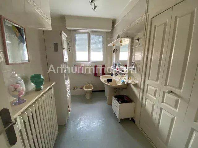 Maison - 230 m² - 6 pièces