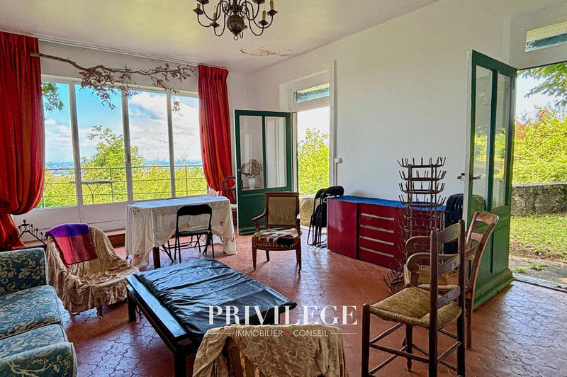 Maison - 220 m² - 7 pièces