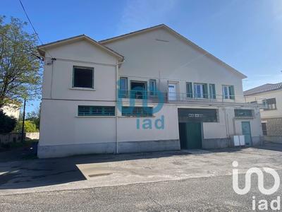 Maison - 220 m² - 8 pièces