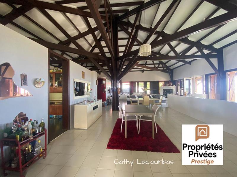 Villa - 276 m² - 8 pièces