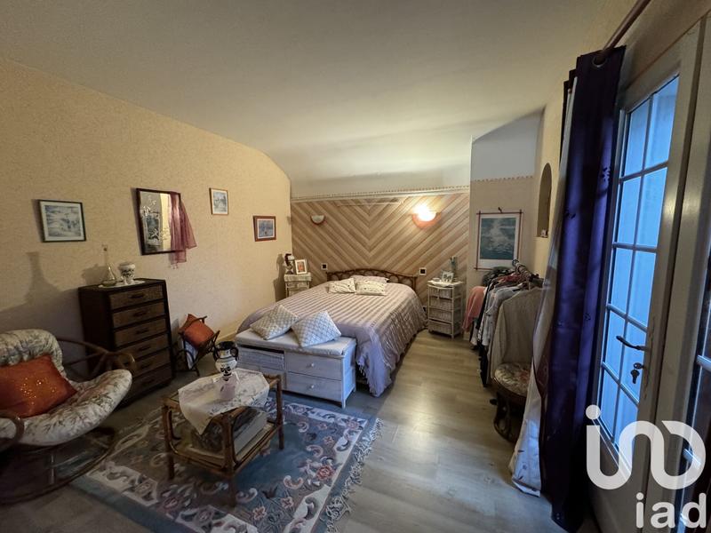 Maison - 210 m² - 7 pièces