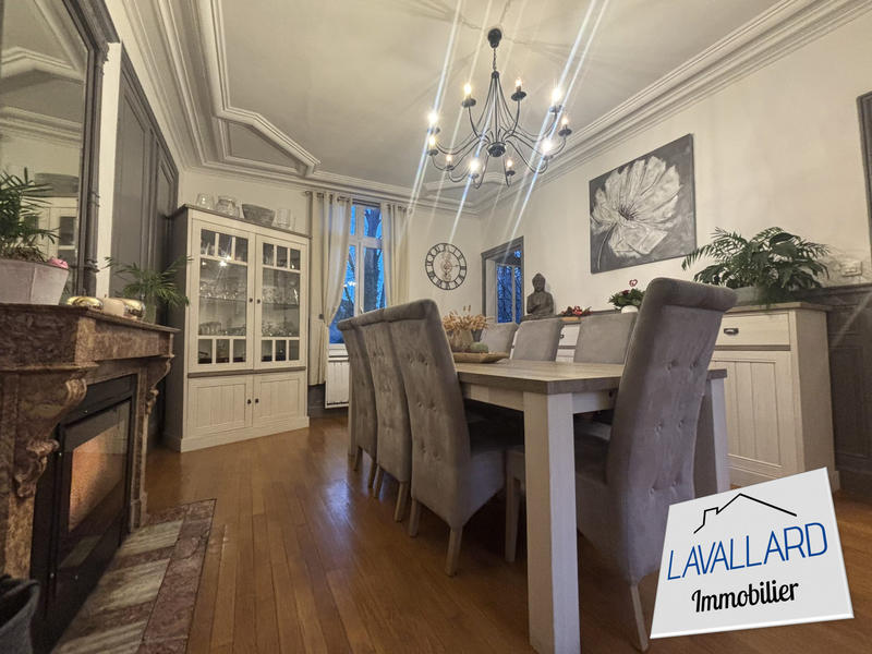 Château - 240 m² - 7 pièces