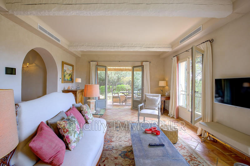 Maison - 236 m² - 6 pièces