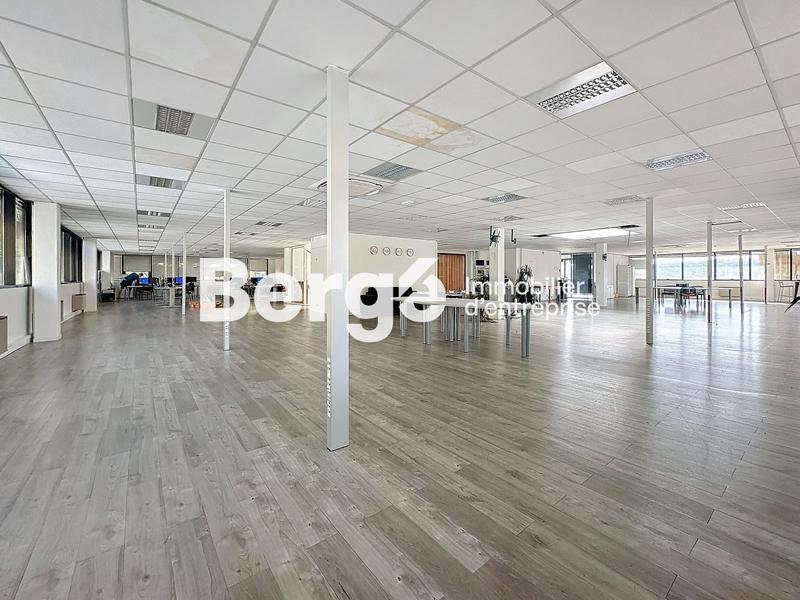 Bureau - 1 253 m²