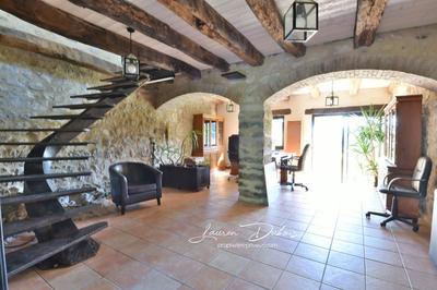 Maison - 234 m² - 6 pièces