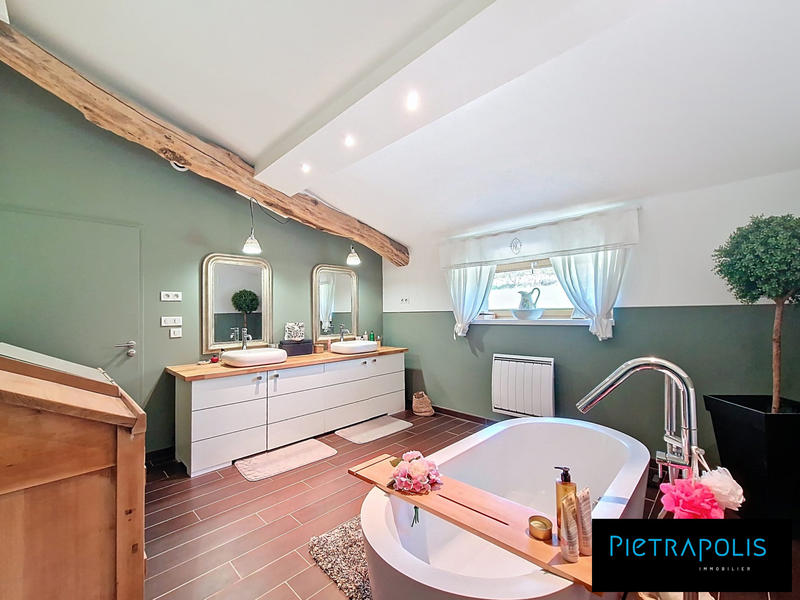 Maison - 375 m² - 12 pièces