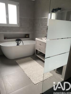 Maison - 250 m² - 9 pièces