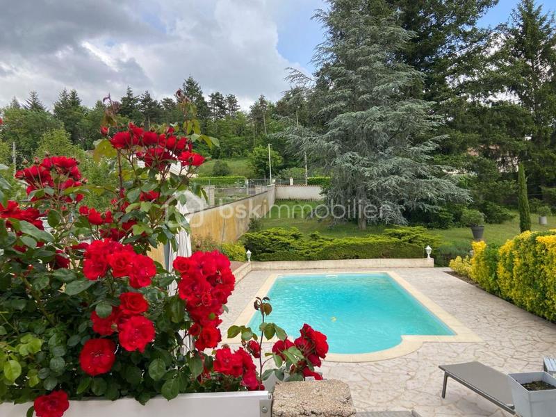 Maison - 235 m² - 7 pièces