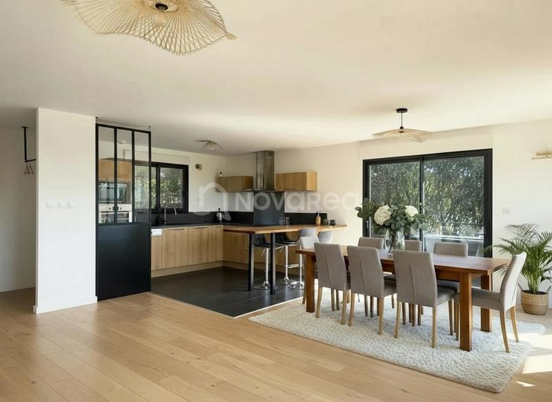 Maison - 169 m² - 11 pièces