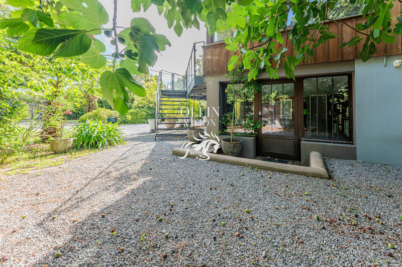 Villa - 240 m² - 9 pièces