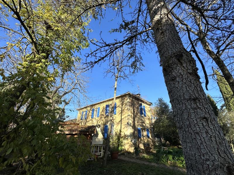 Maison - 280 m² - 10 pièces