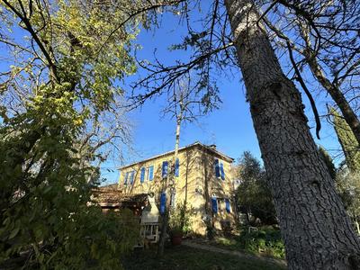 Maison - 280 m² - 10 pièces