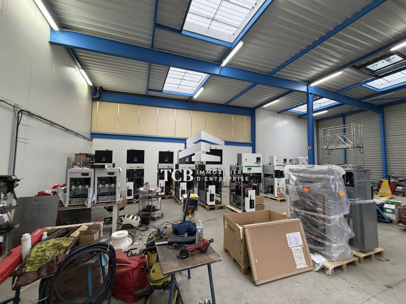 Local d'activités - 641 m²