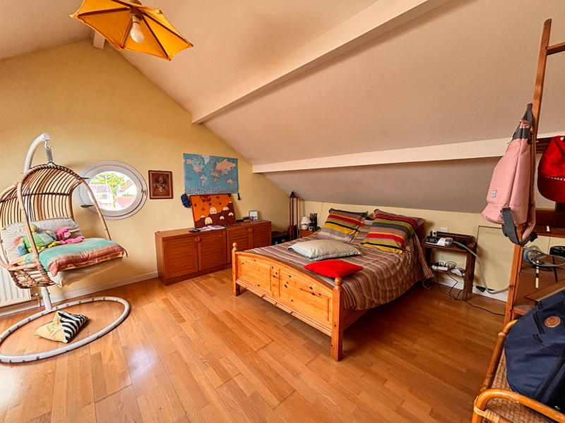 Maison - 202 m² - 7 pièces