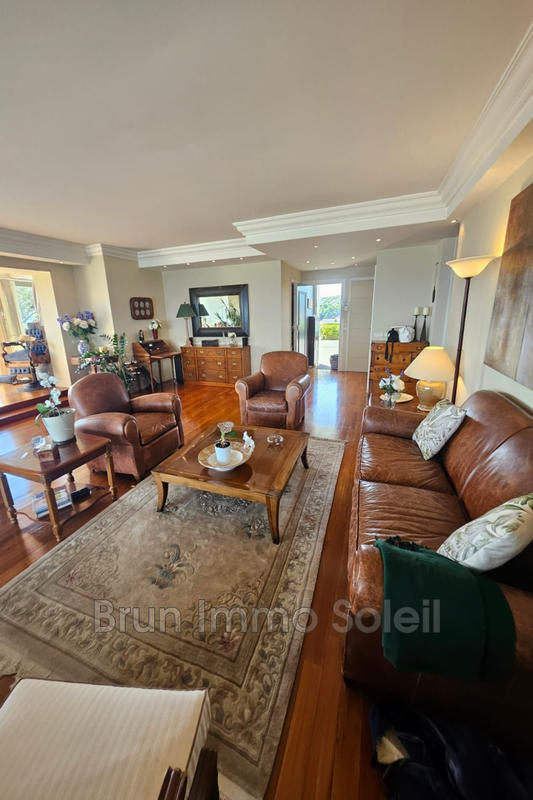 Appartement - 193 m² - 8 pièces