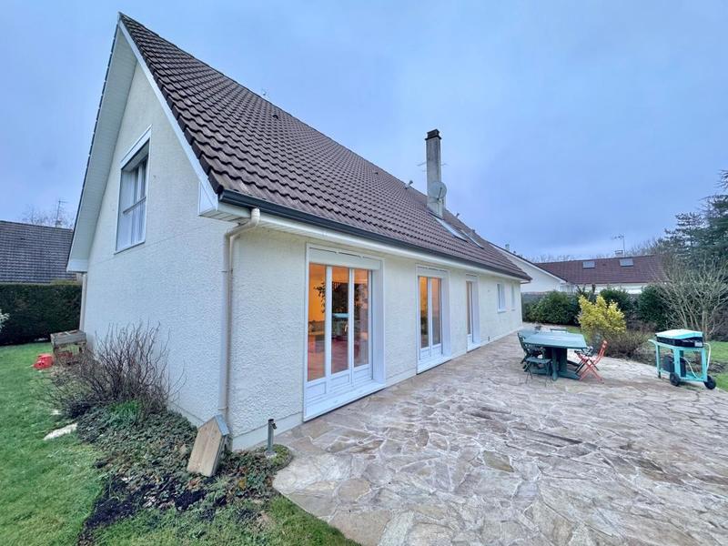Maison - 220 m² - 6 pièces