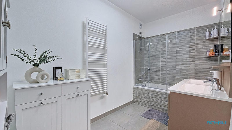 Appartement - 84 m² - 4 pièces