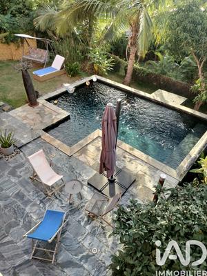 Maison - 237 m² - 8 pièces