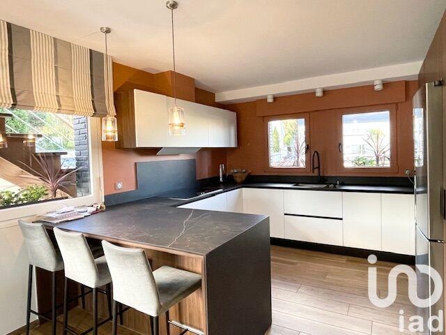 Maison - 212 m² - 8 pièces