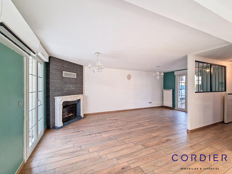 Maison - 111 m² - 7 pièces