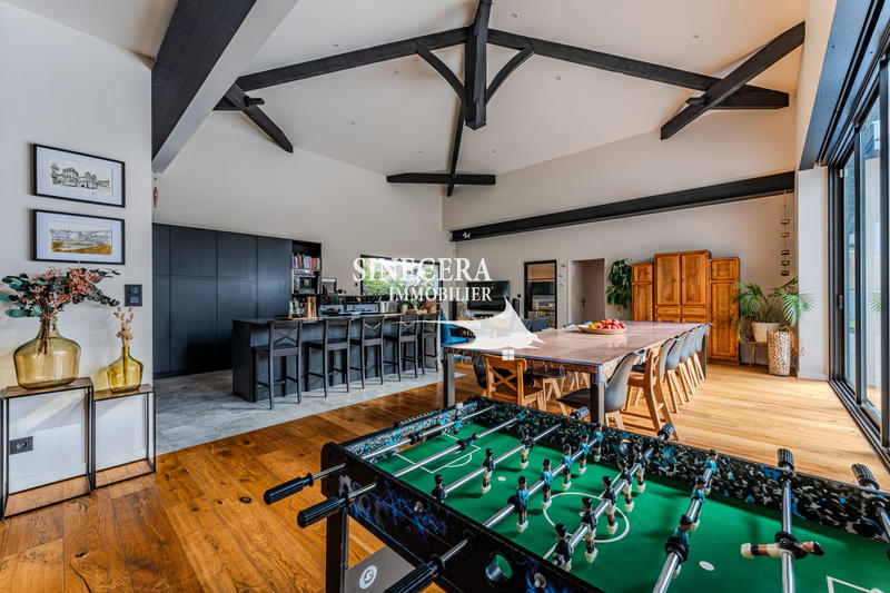 Villa - 285 m² - 8 pièces