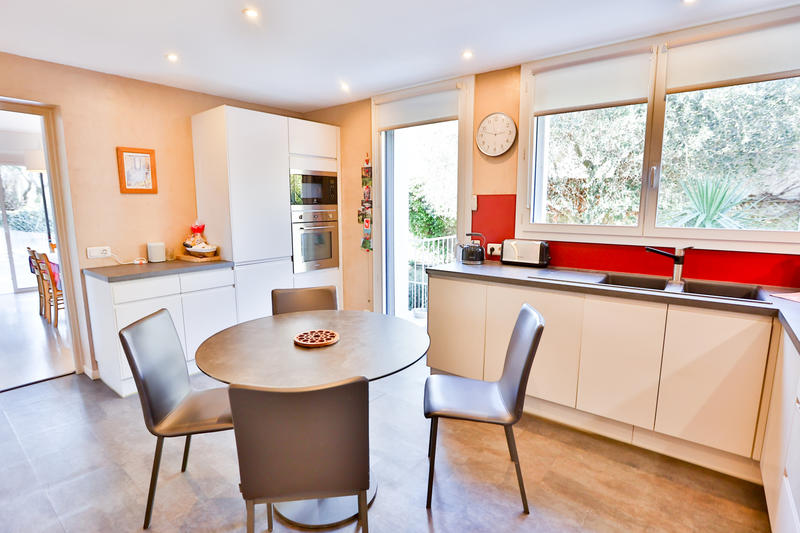 Maison - 221 m² - 9 pièces