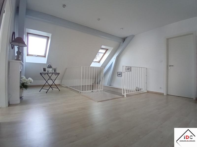 Maison - 240 m² - 6 pièces