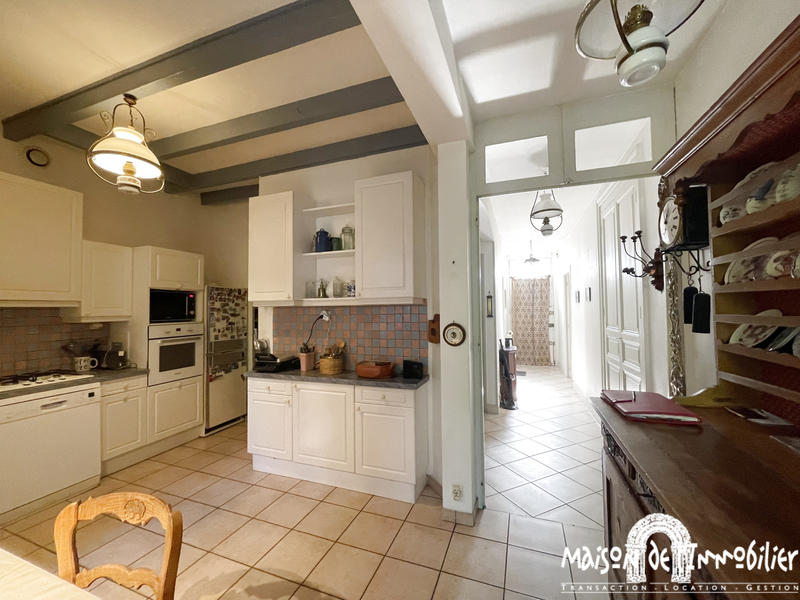 Maison - 222 m² - 11 pièces