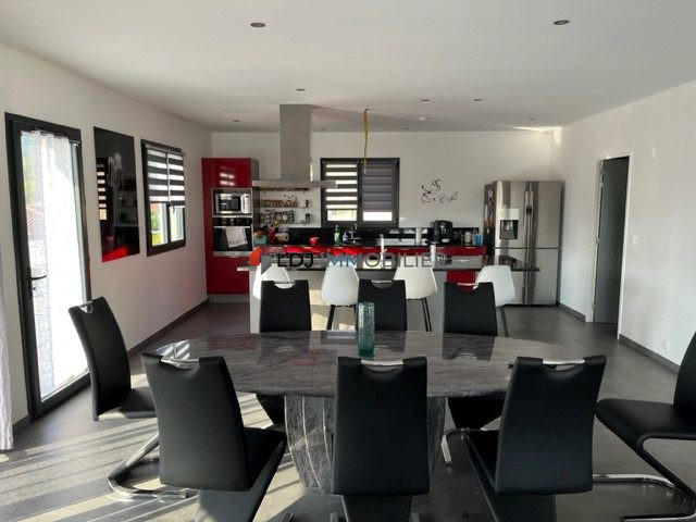 Villa - 200 m² - 5 pièces