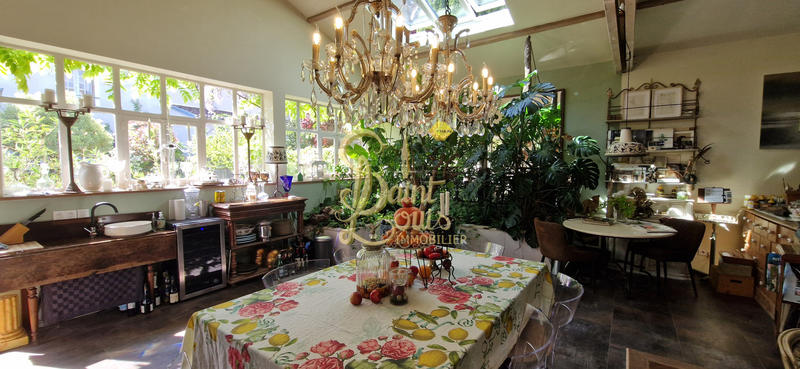 Maison - 208 m² - 7 pièces