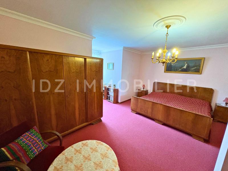 Maison - 201 m² - 7 pièces