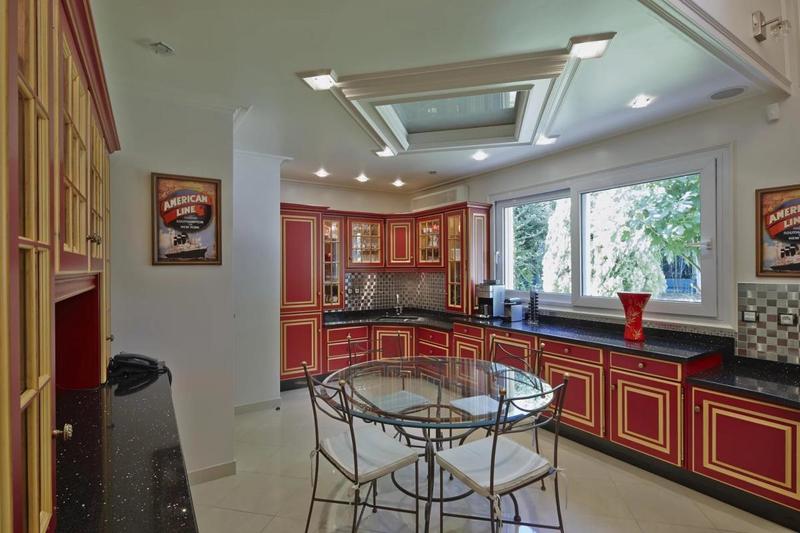 Maison - 700 m² - 15 pièces