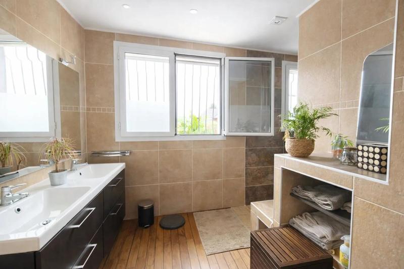 Maison - 277 m² - 6 pièces