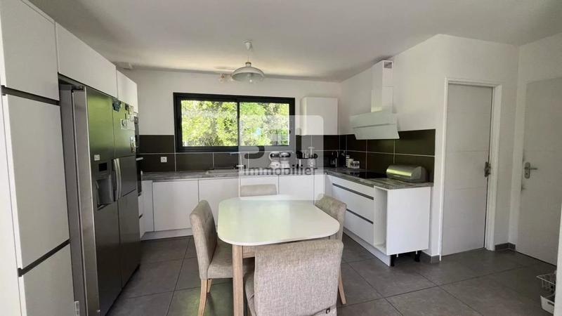 Maison - 94 m² - 5 pièces