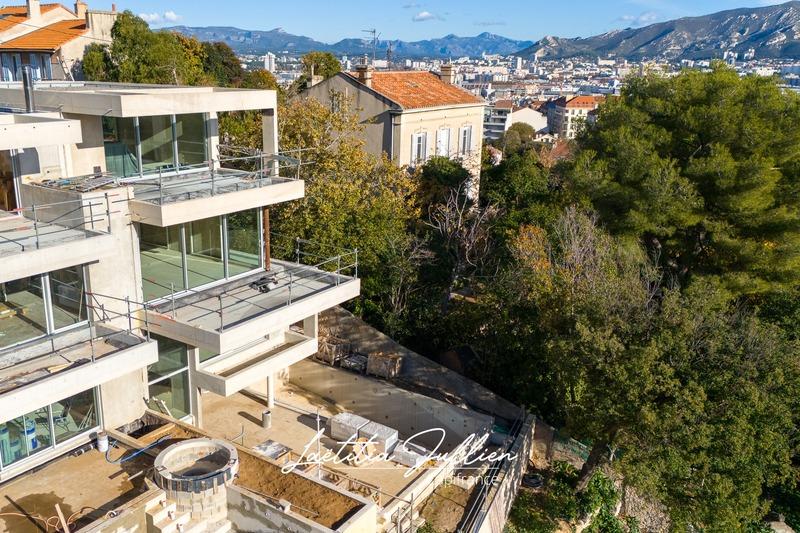 Maison - 250 m² - 5 pièces