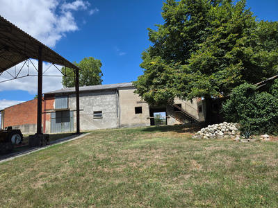 Local d'activités - 126 592 m²