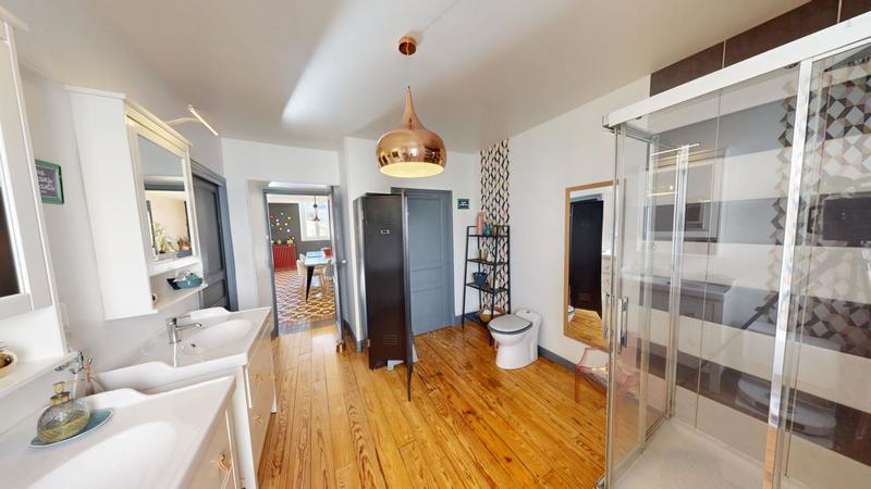 Demeure - 210 m² - 5 pièces