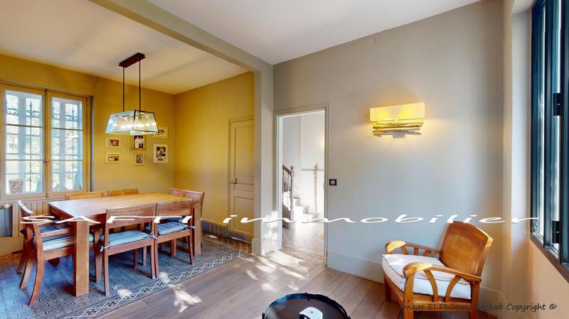 Maison de maîtres - 191 m² - 9 pièces