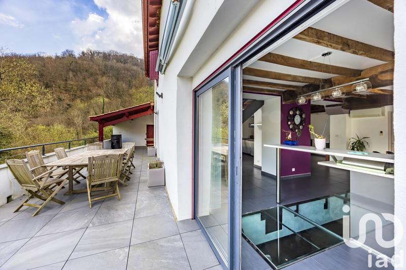 Maison - 240 m² - 5 pièces