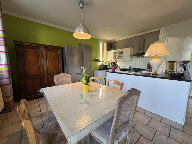 Maison - 217 m² - 8 pièces