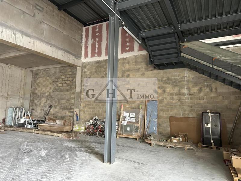 Entrepôt - 340 m²