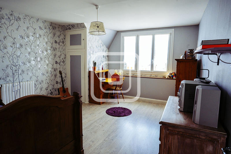 Maison - 222 m² - 8 pièces