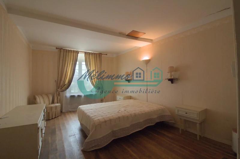 Maison - 373 m² - 11 pièces