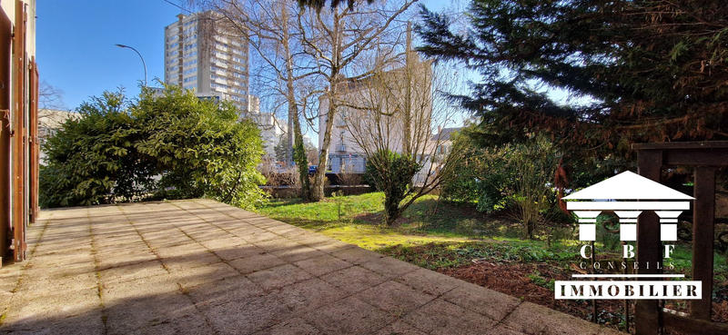 Maison - 220 m² - 10 pièces